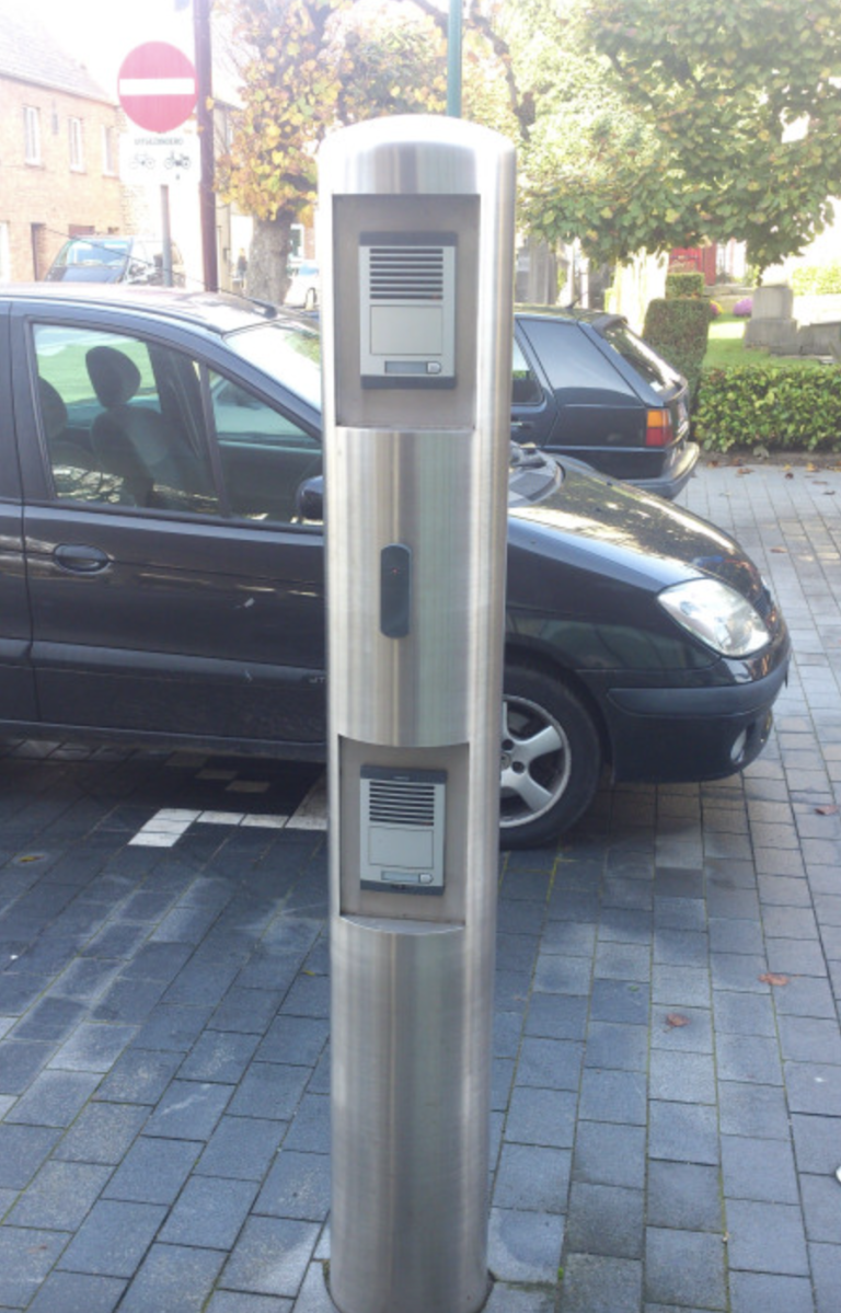 Automatische verzinkbare RVS aanmeldzuil - Traffic Solutions