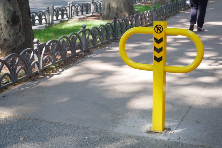 Een parkeerbeugel van Traffic Solutions